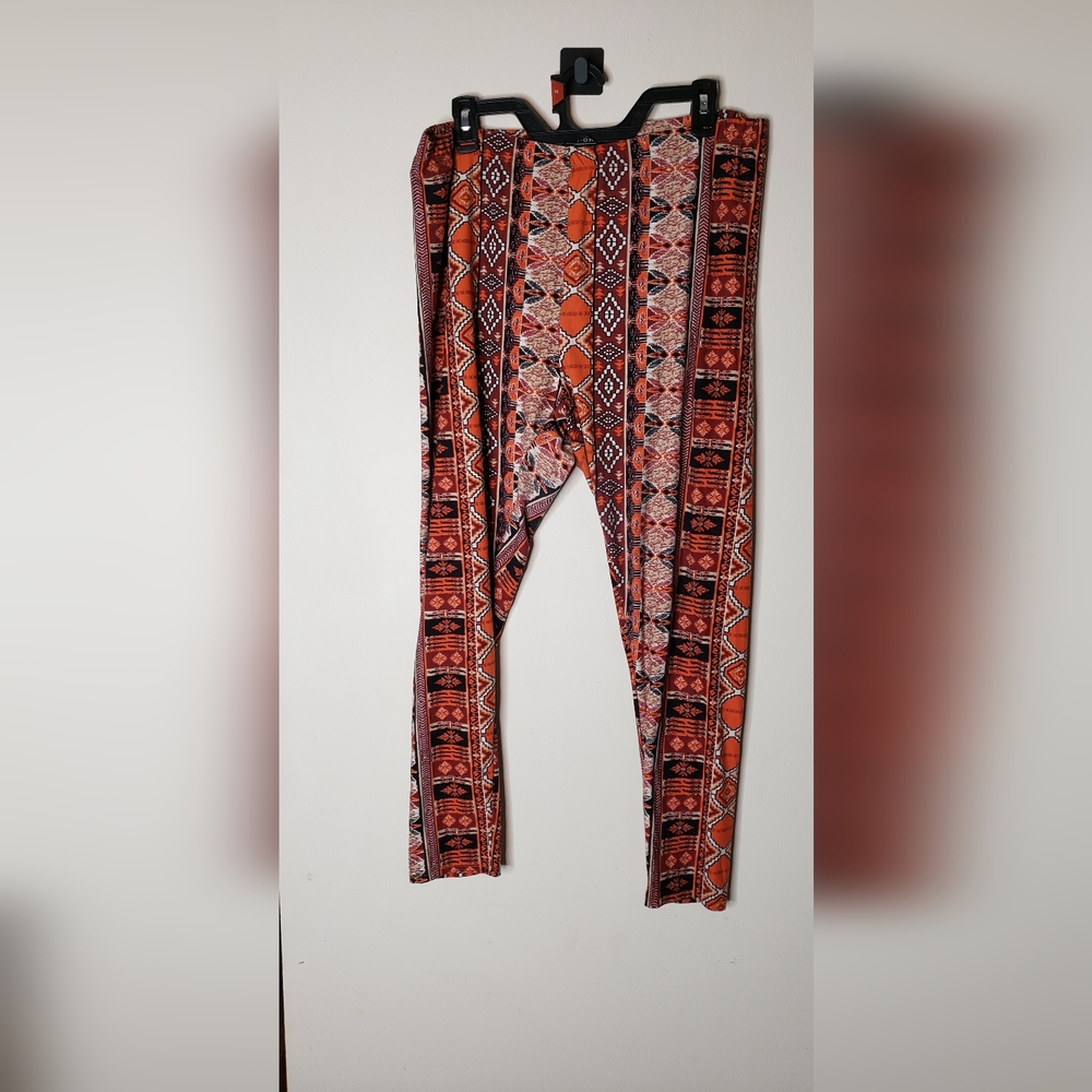 Vibrant Orange and Red Geometric Leggings - Picture 2 of 2